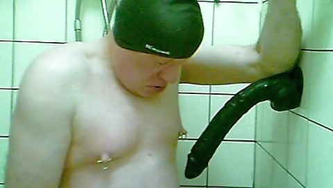 Hot shemale gets a big cock to fuck in the fisting
