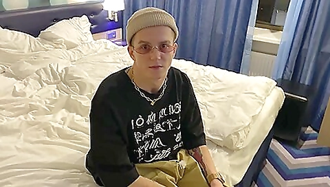 Teenage tattooed girl with bareback gets fucked in hotel room