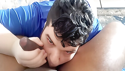 Bareback fuck with black guy in an interracial scene